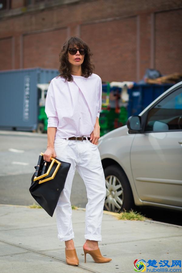 粉色衣服配什么颜色的裤子 时髦又好看