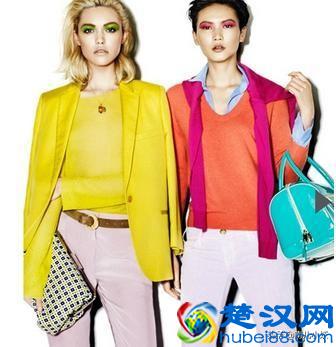 图文解说亮黄色裤子配什么颜色上衣？