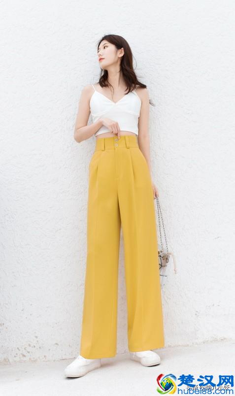 图文解说亮黄色裤子配什么颜色上衣？