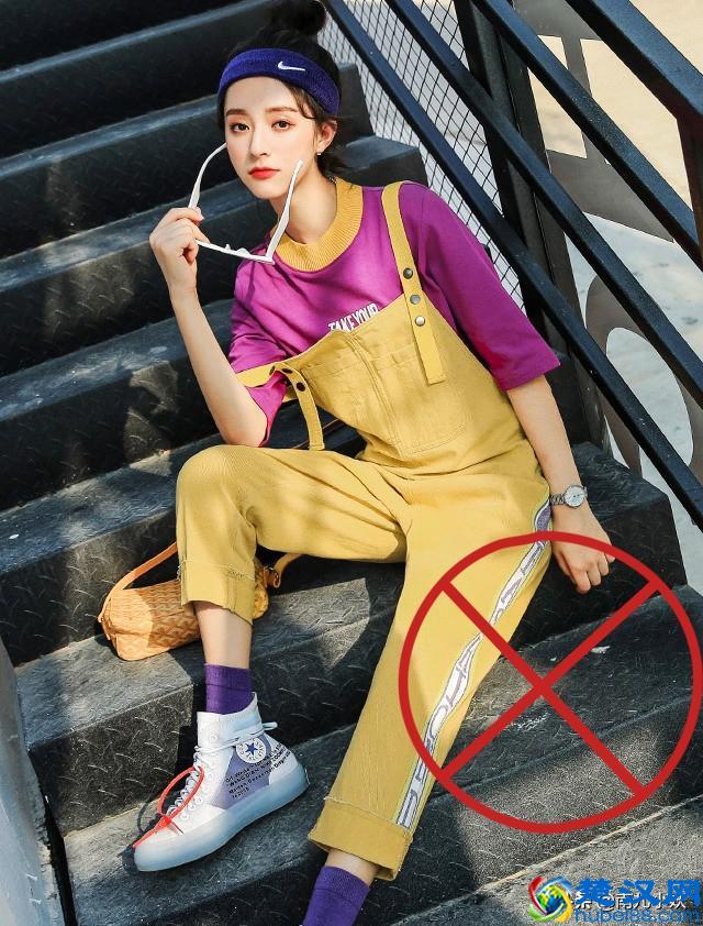 图文解说亮黄色裤子配什么颜色上衣？