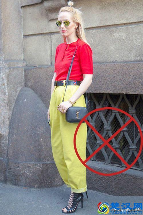 图文解说亮黄色裤子配什么颜色上衣？