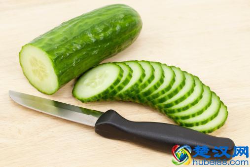 黑头的成因和解决方法