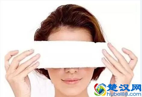 黑头的成因和解决方法