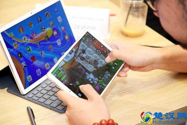 华为平板M6现场体验 华为平板逆增长是有原因的