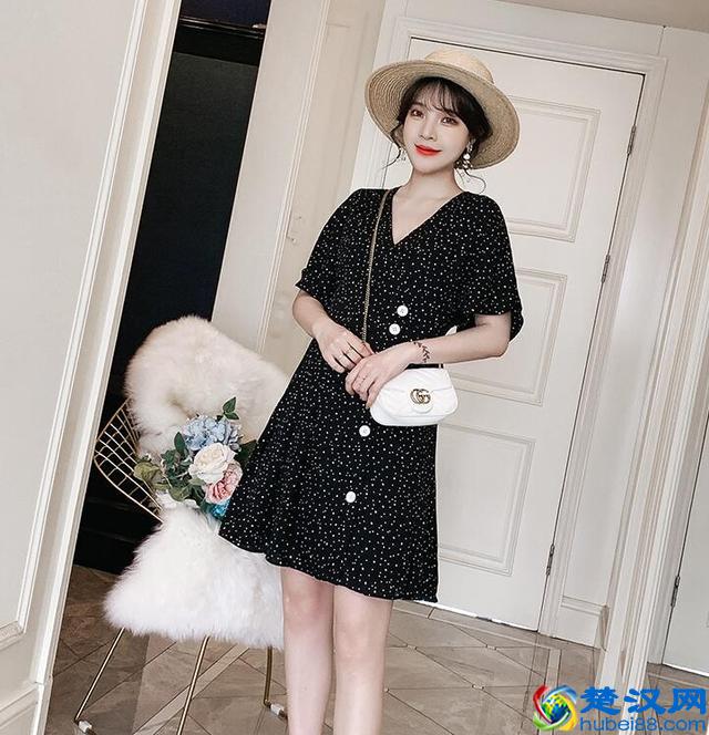 肩宽的女生，穿衣记住这“三要四不要”，好看又显瘦