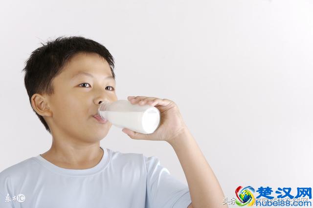 每天喝牛奶有什么好处？医生给了一个满意的答案