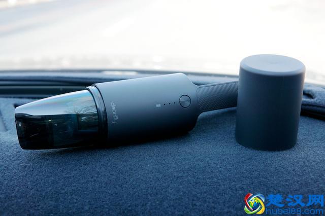 车友福利，这可能是目前最好用的车载吸尘器，清蜓吸尘器评测体验