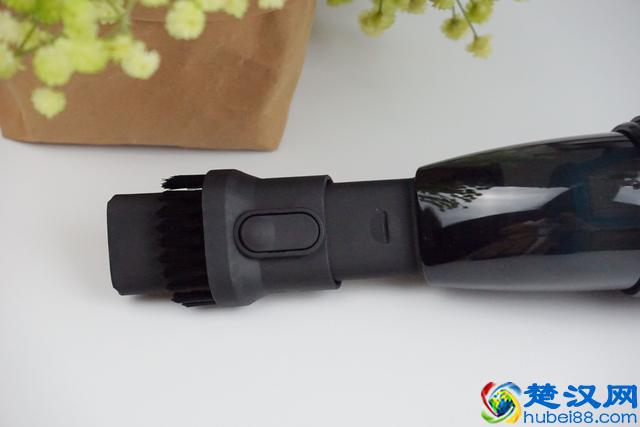 车友福利，这可能是目前最好用的车载吸尘器，清蜓吸尘器评测体验