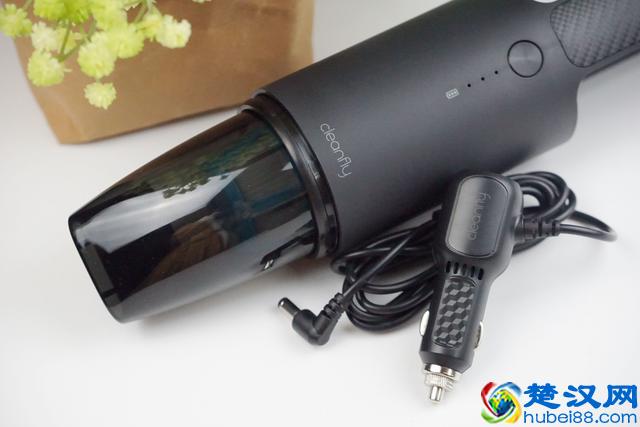 车友福利，这可能是目前最好用的车载吸尘器，清蜓吸尘器评测体验