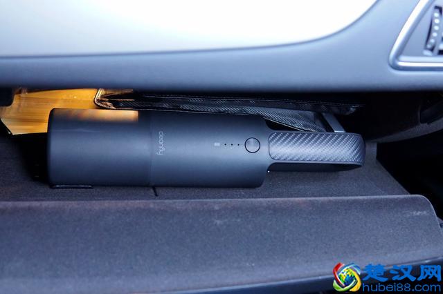车友福利，这可能是目前最好用的车载吸尘器，清蜓吸尘器评测体验