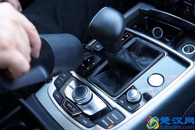 车友福利，这可能是目前最好用的车载吸尘器，清蜓吸尘器评测体验