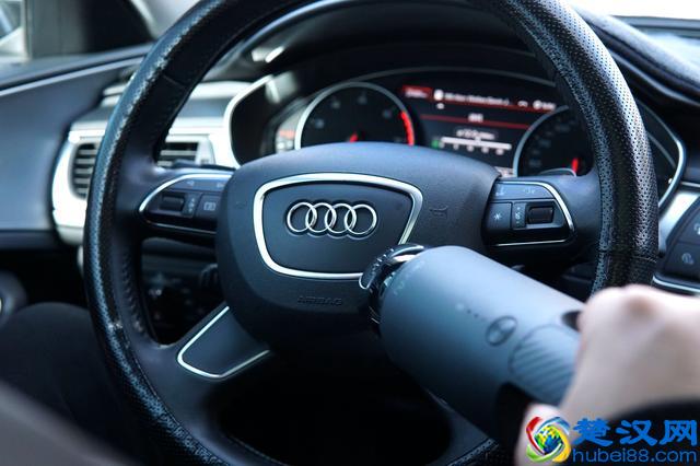 车友福利，这可能是目前最好用的车载吸尘器，清蜓吸尘器评测体验