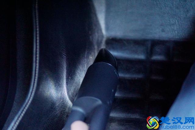 车友福利，这可能是目前最好用的车载吸尘器，清蜓吸尘器评测体验