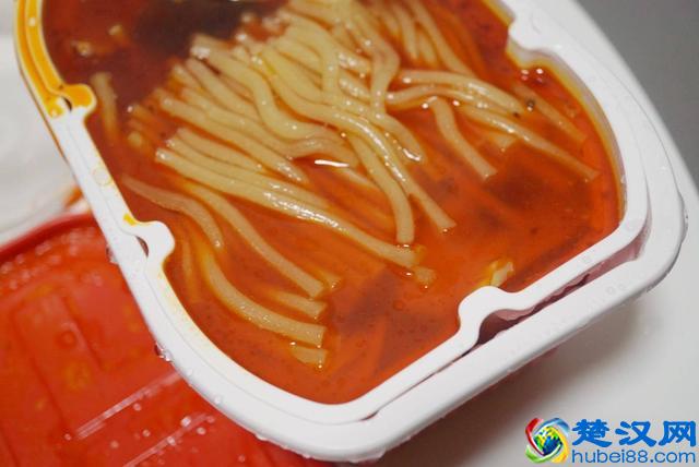 网红自热小火锅,到底哪家才好吃?