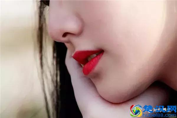 嘴角长痘是什么原因 嘴角长痘应该如何进行调理