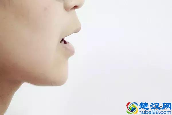 嘴角长痘是什么原因 嘴角长痘应该如何进行调理