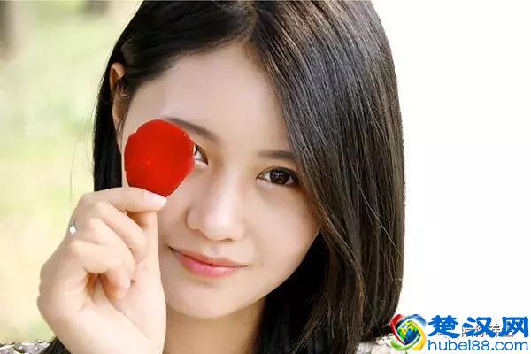 嘴角长痘是什么原因 嘴角长痘应该如何进行调理