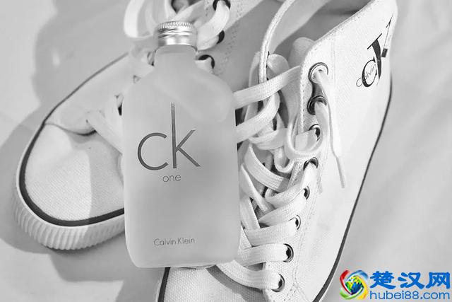 如果有一瓶香水能代表青春，我觉得是 CK One