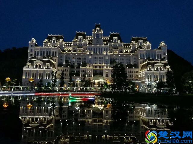 号称亚洲神盘的中国第一大盘,贵阳花果园的“白宫”夜景真心美