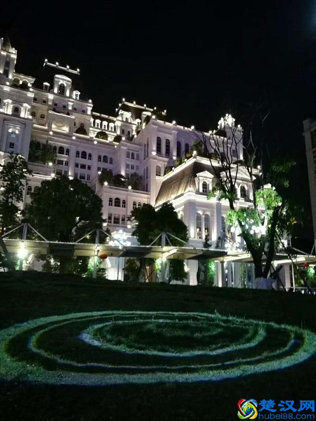 号称亚洲神盘的中国第一大盘,贵阳花果园的“白宫”夜景真心美