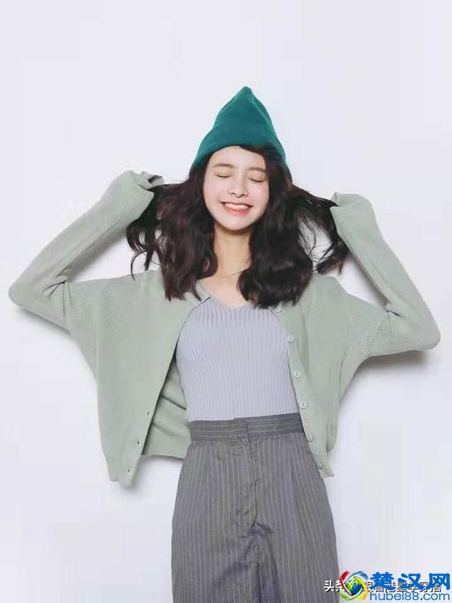 王祖贤开衫穿搭秘籍，夏末秋初穿开衫，让你时髦又有女人味，