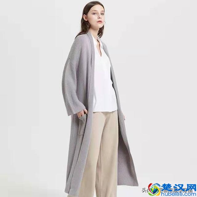 王祖贤开衫穿搭秘籍，夏末秋初穿开衫，让你时髦又有女人味，