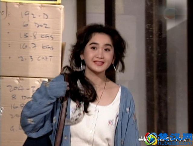 王祖贤开衫穿搭秘籍，夏末秋初穿开衫，让你时髦又有女人味，