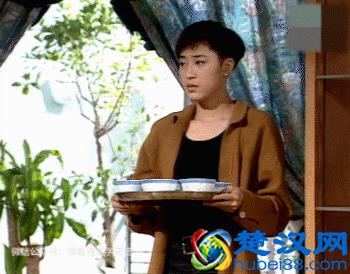 王祖贤开衫穿搭秘籍，夏末秋初穿开衫，让你时髦又有女人味，