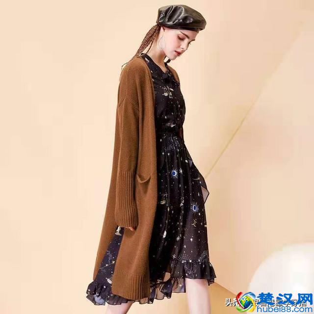 王祖贤开衫穿搭秘籍，夏末秋初穿开衫，让你时髦又有女人味，