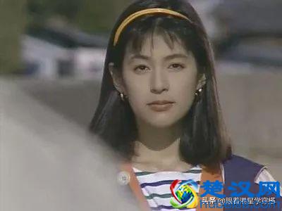 王祖贤开衫穿搭秘籍，夏末秋初穿开衫，让你时髦又有女人味，