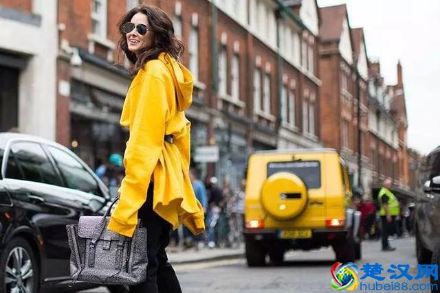 黄上衣配什么裤子好看？活力又吸睛的黄色搭配技巧都在这了