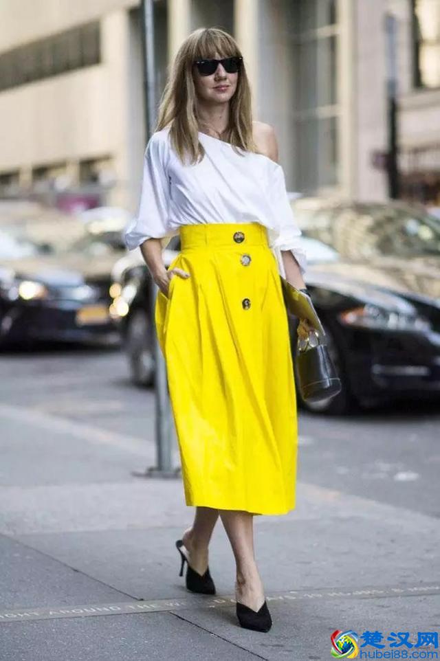黄上衣配什么裤子好看？活力又吸睛的黄色搭配技巧都在这了