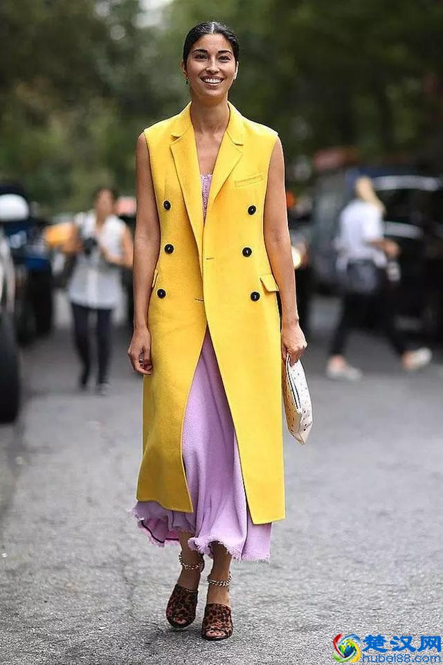 黄上衣配什么裤子好看？活力又吸睛的黄色搭配技巧都在这了