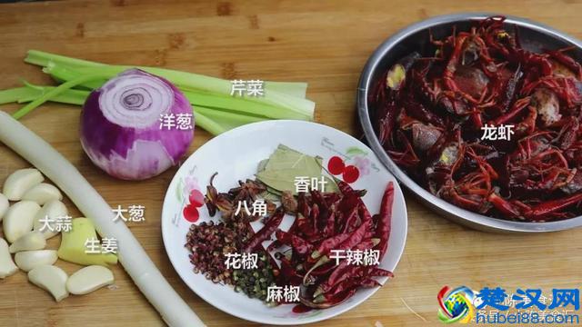 小龙虾在家你怎么做？快来试试这个口味，保证好吃上瘾