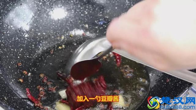 小龙虾在家你怎么做？快来试试这个口味，保证好吃上瘾