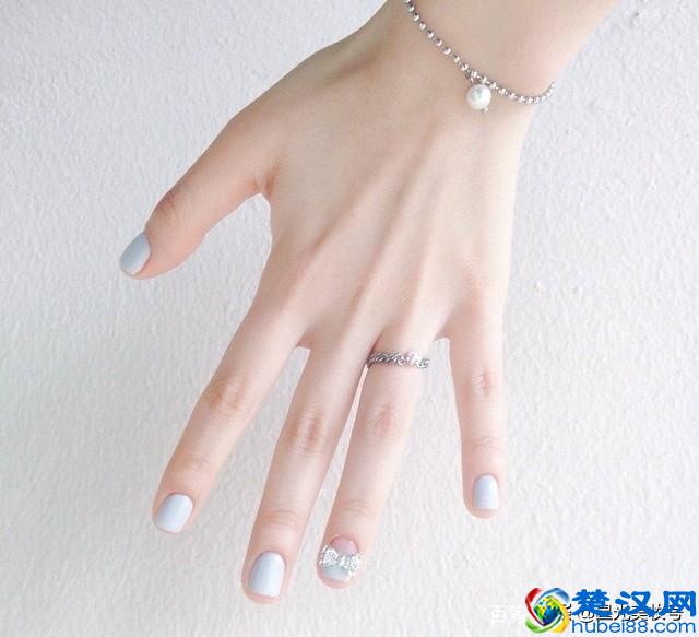 这个冬天我只想给你推荐这5只超好用到的护手霜，便宜好用还好闻