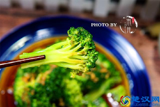 西兰花好吃又好看的做法，这1个步骤不能少，上桌就抢着吃！