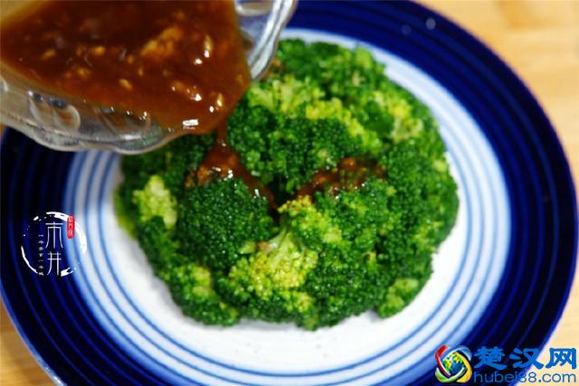 西兰花好吃又好看的做法，这1个步骤不能少，上桌就抢着吃！