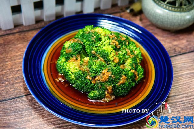 西兰花好吃又好看的做法，这1个步骤不能少，上桌就抢着吃！