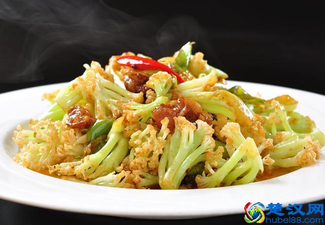 花菜怎么炒才好吃？20年的老厨师告诉你个小技巧，味道超级棒！