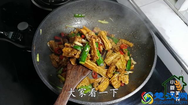 腐竹怎么做才好吃？大厨教你一个家常做法，简单好学，还很好吃