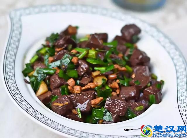 猪血怎么做好吃又简单？猪血（毛血旺）的家常做法