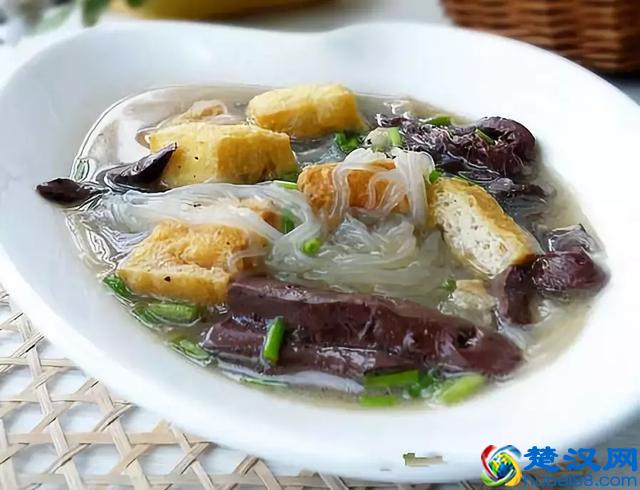 猪血怎么做好吃又简单？猪血（毛血旺）的家常做法