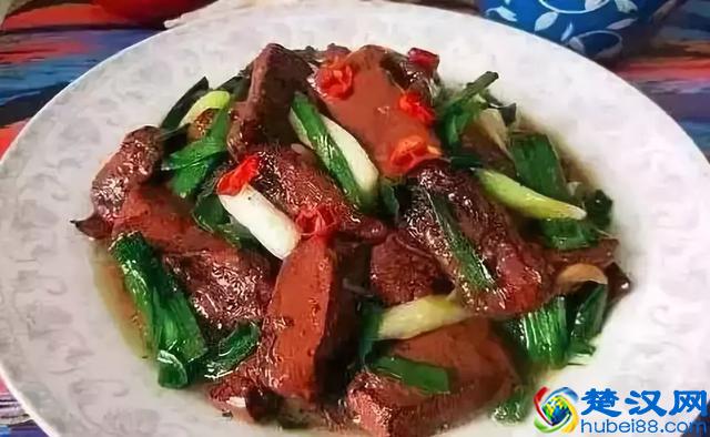 猪血怎么做好吃又简单？猪血（毛血旺）的家常做法