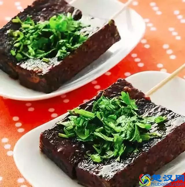 猪血怎么做好吃又简单？猪血（毛血旺）的家常做法