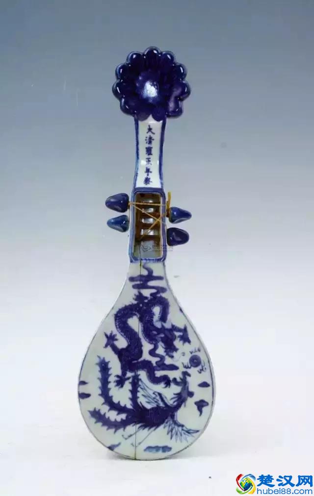 犹抱琵琶半遮面