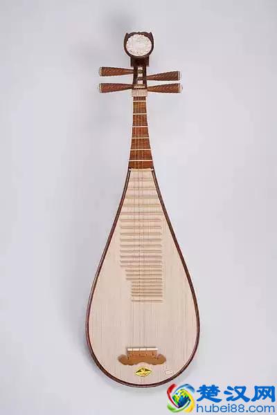 犹抱琵琶半遮面