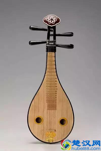 犹抱琵琶半遮面