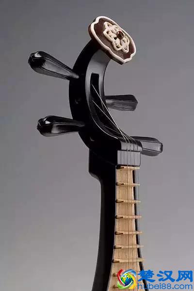 犹抱琵琶半遮面