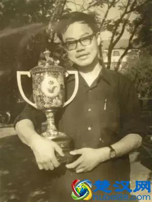 作文只考40分，却在20岁参编《十万个为什么》——温州作家叶永烈